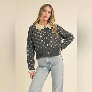 Dark green scalloped collar intarsia cross cardigan olive green size S roolee